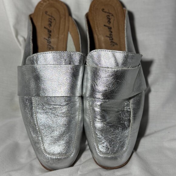 FREE PEOPLE At Ease Loafer Flats Slides Comfort Leather SILVER Size 38 or 7.5 - Picture 2 of 8